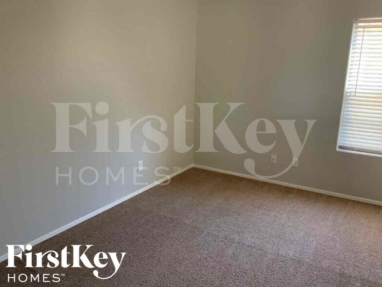 Building Photo - 3032 E Pinto Valley Rd