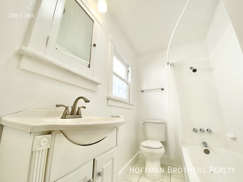 Building Photo - 5414 1/2 Fountain Ave