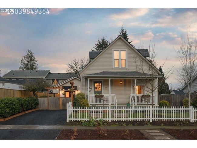 Building Photo - 310 N School St