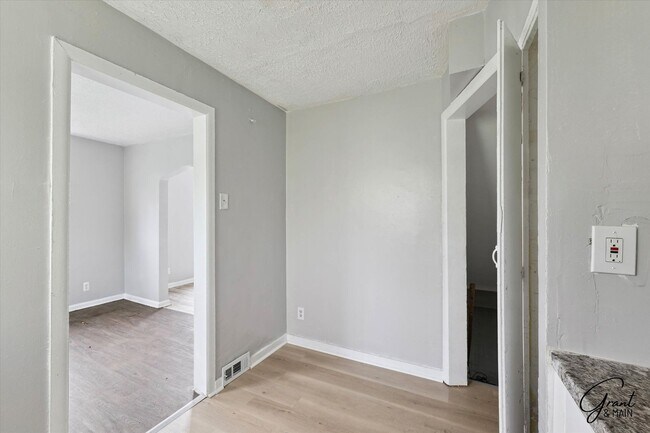 Building Photo - 18330/18332 Kelly Rd - Wise Man Investing LLC