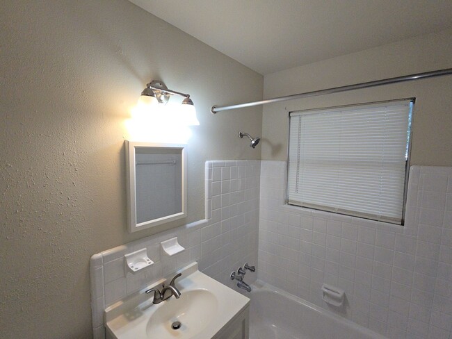 Building Photo - 5607 Grace Point Ln