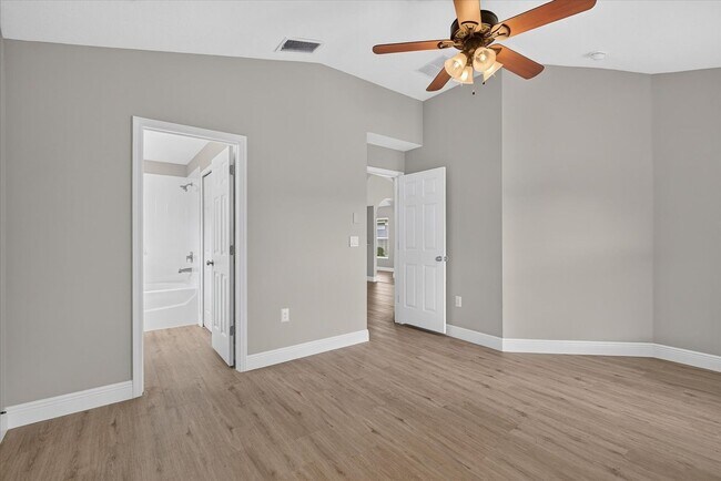 Building Photo - 557 Lindsay Anne Ct