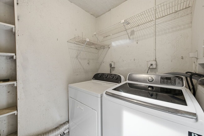 Building Photo - 454 Westree Ln