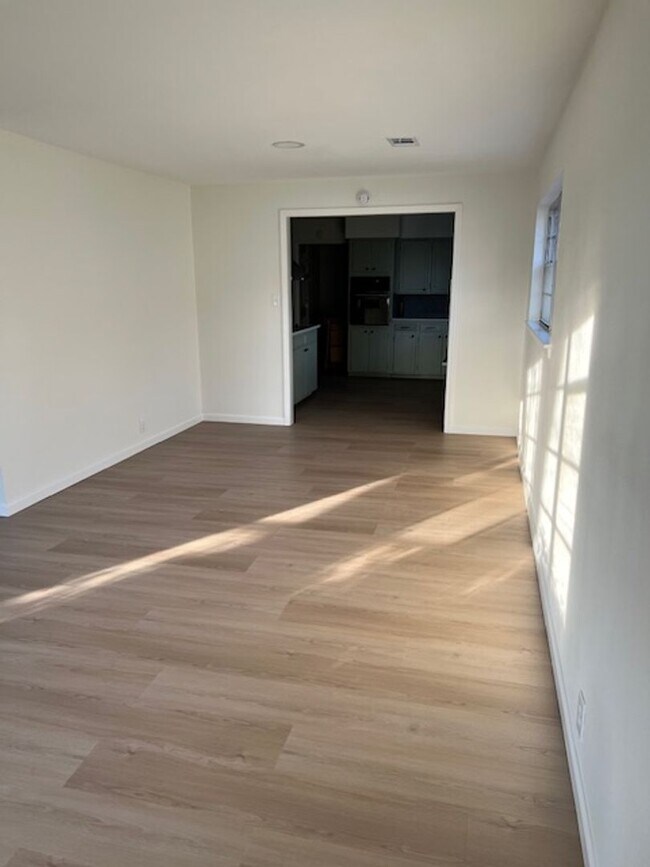 Building Photo - 1705 Campbell-House