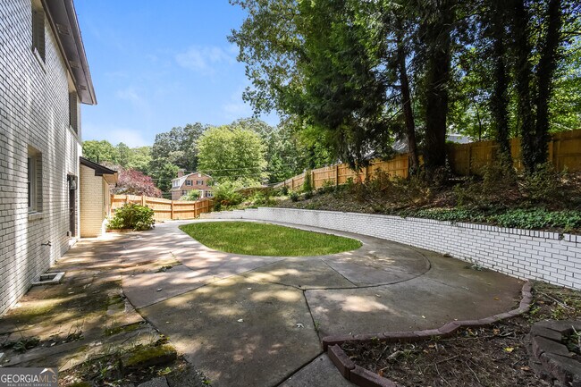 Building Photo - 2730 Cedarbrook Dr