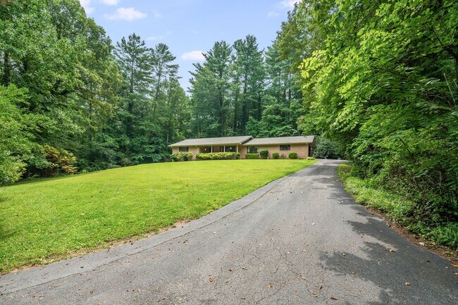 Building Photo - 102 Arbor Ln