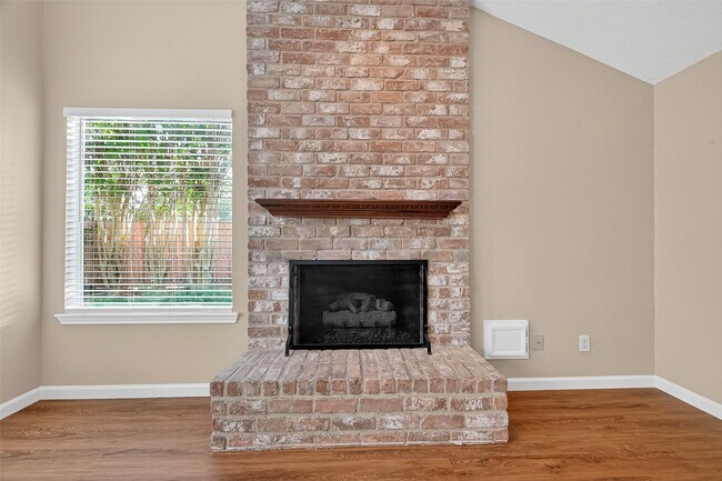 Building Photo - 1414 S Kirkwood Rd