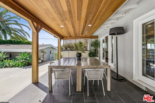 Building Photo - 5646 S Sherbourne Dr