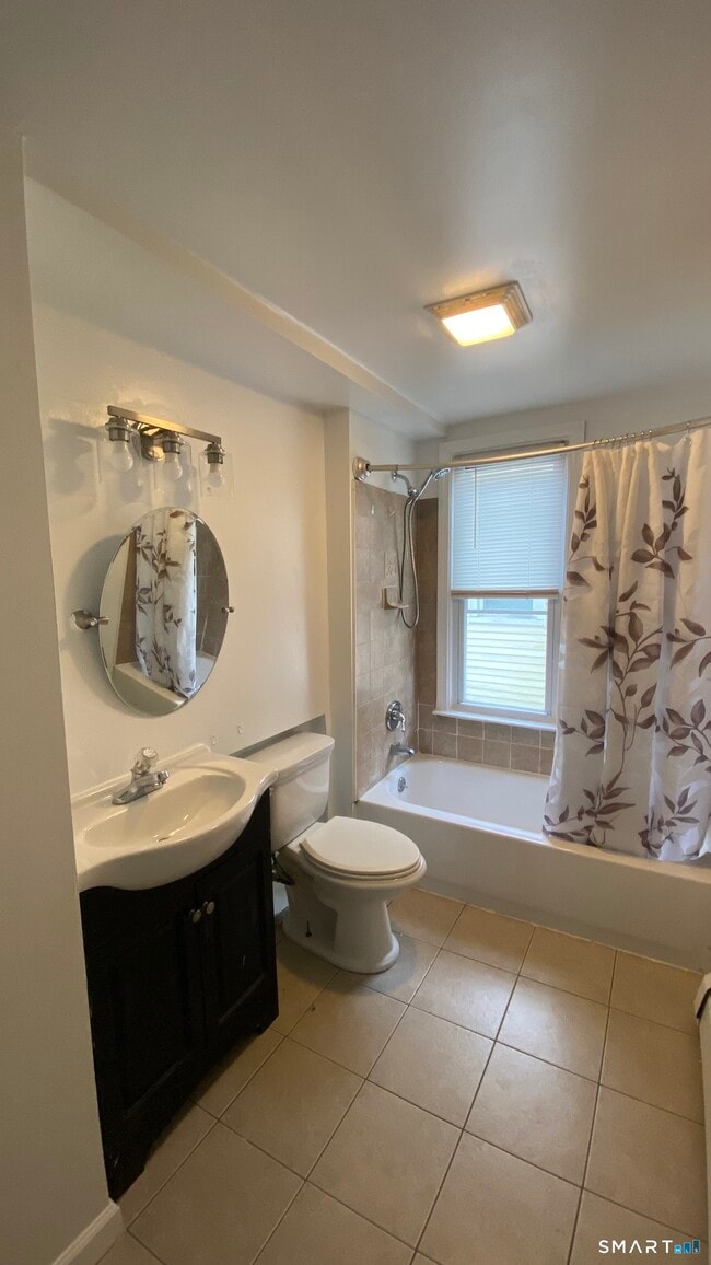 Building Photo - 82 James St