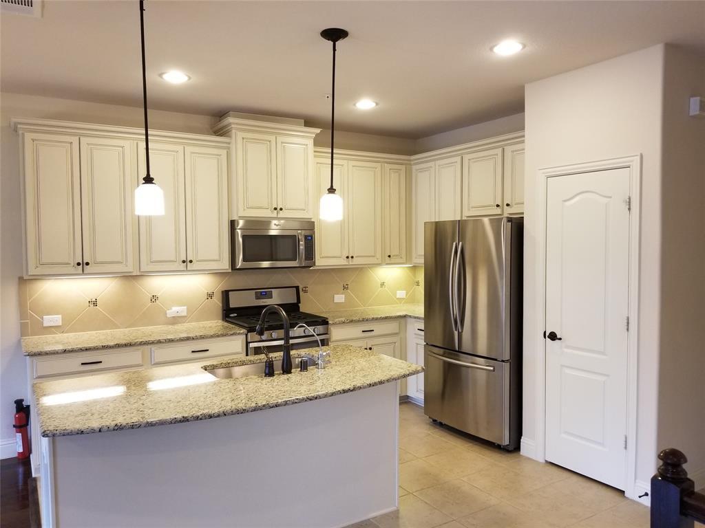 Building Photo - 555 Waterloo Dr