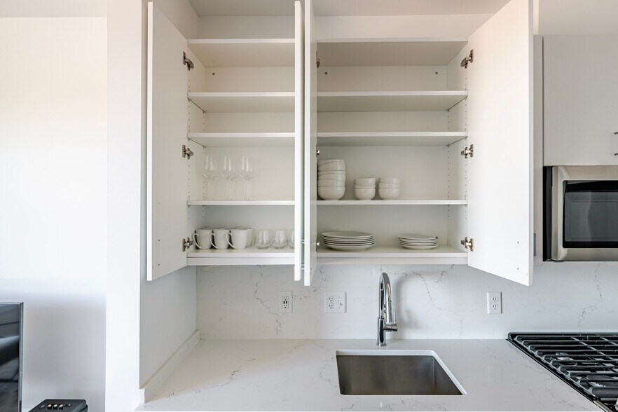 Building Photo - 245 Walnut St