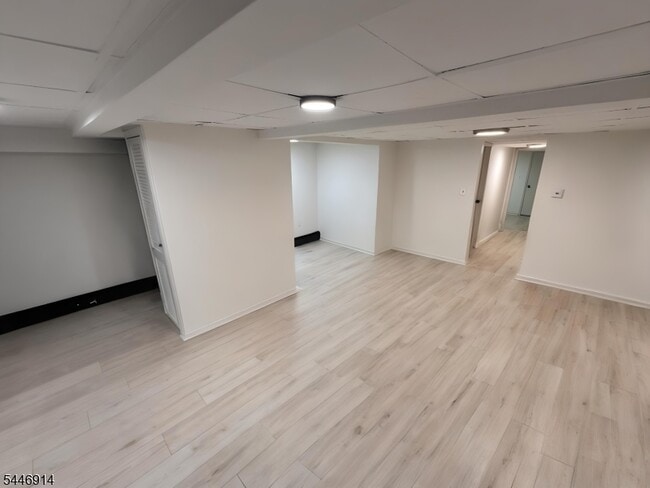 Building Photo - 36 Monroe St