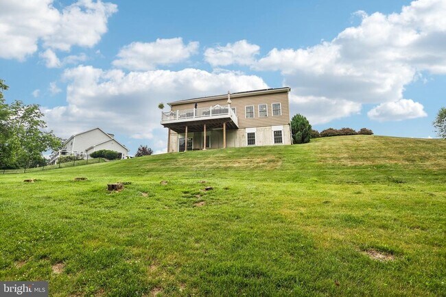 Building Photo - 427 Green Meadow Dr.