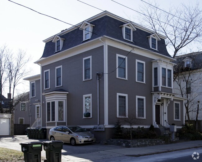 Primary Photo - 195 Waterman St