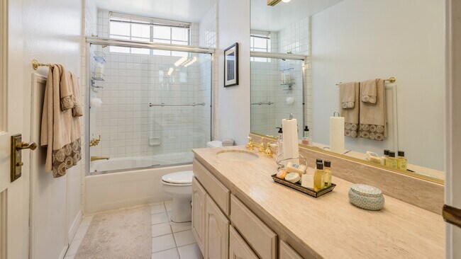 Building Photo - 2025 S Beverly Glen Blvd