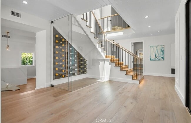 Building Photo - 2401 Bayshore Dr