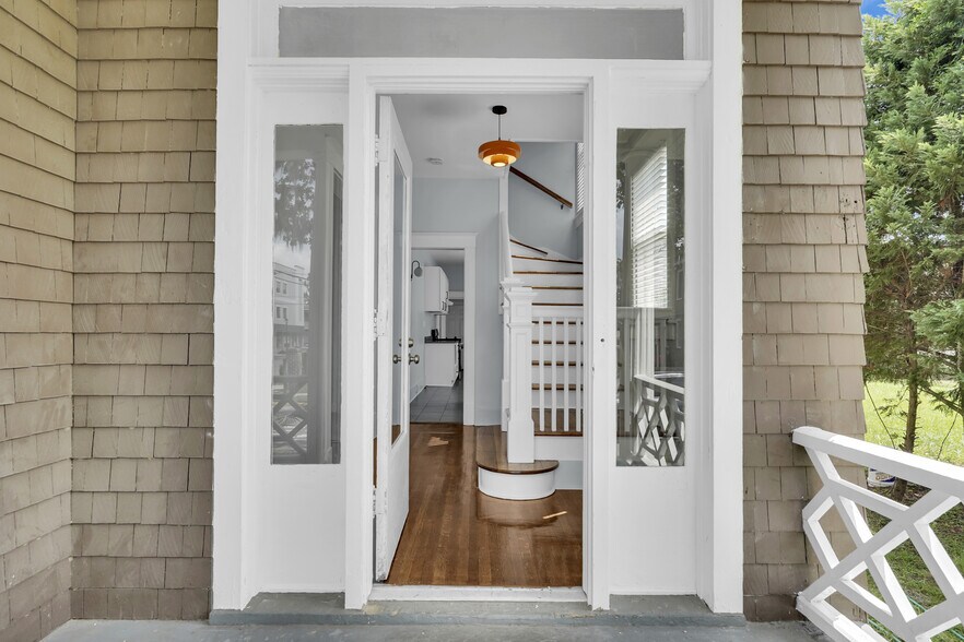 Main Entrance - 537 E 40th St