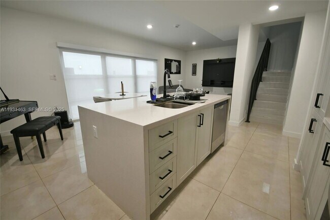 Building Photo - 1339 NW 2nd Ln