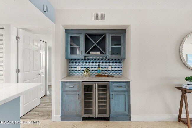 Building Photo - 1125 Jimmy Buffett Mem Hwy