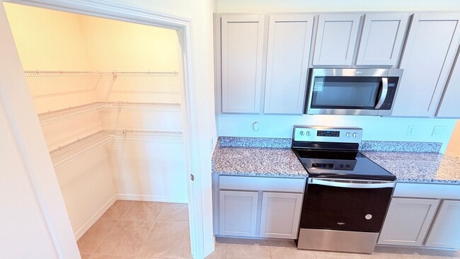 Building Photo - Charming Deltona 4/2 Ready for Move-in!
