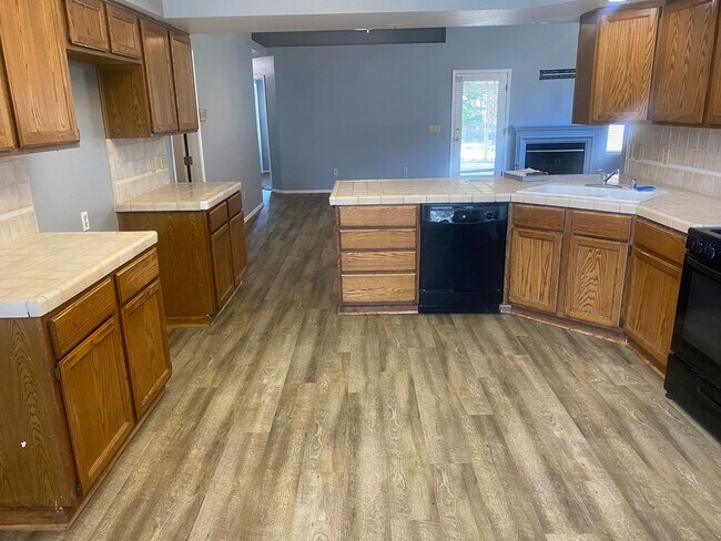 Building Photo - Home for Rent SE Area