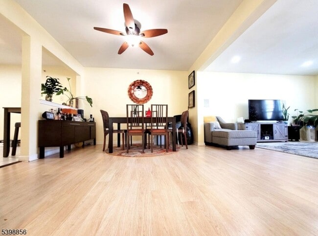 Building Photo - 189 Sunshine Dr