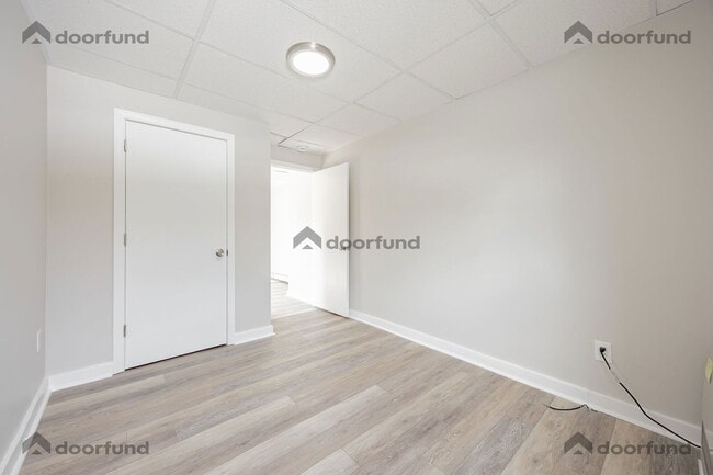 Building Photo - 4 Balloon Landing