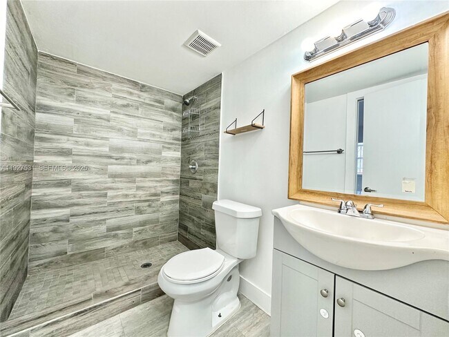 Building Photo - 19751 SW 114th Ave