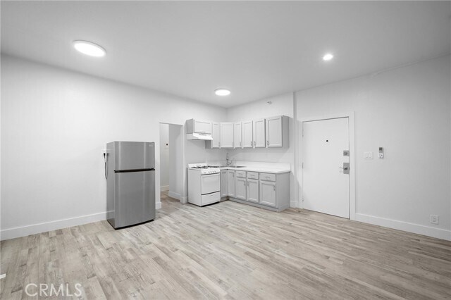 Building Photo - 228 S Kenwood St