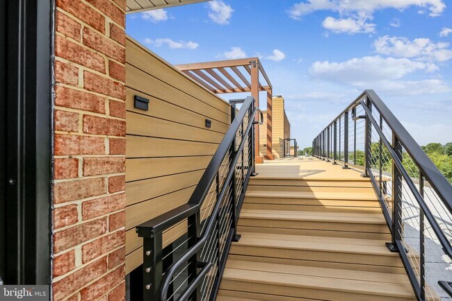 Building Photo - 1900 Lyttonsville Rd