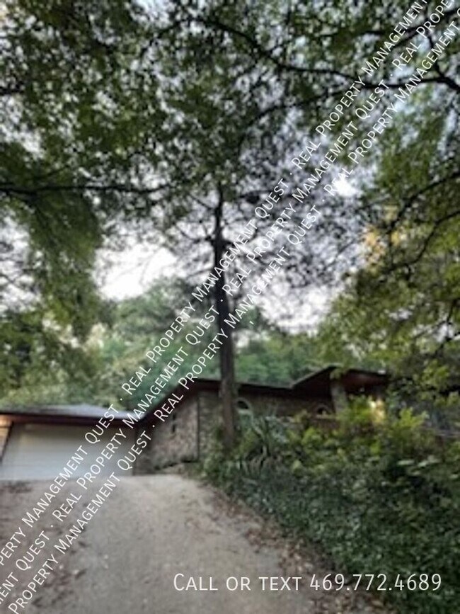 Building Photo - 1122 Jungle Dr