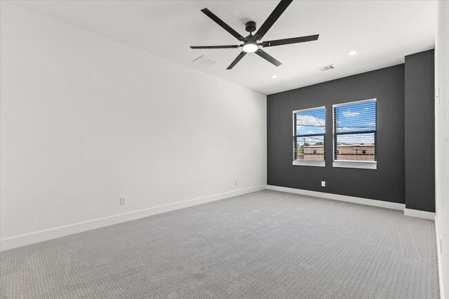 Building Photo - 5110 Longmeadow St