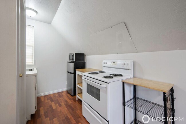Building Photo - 194 E 4800 S