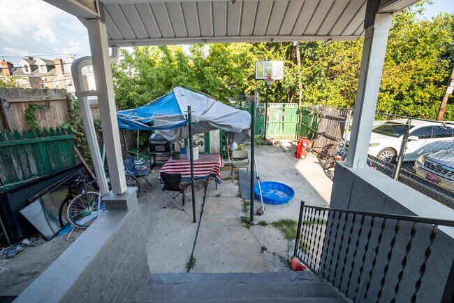 Building Photo - ? Spacious 3-Bedroom Home in Allentown – M...