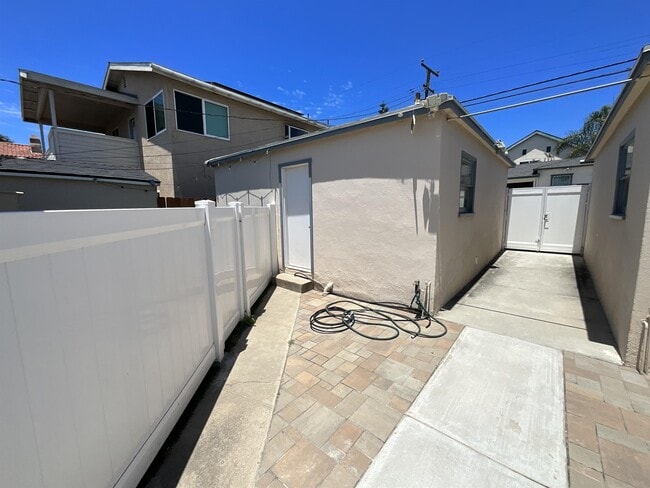 Building Photo - 1948 Reed Ave