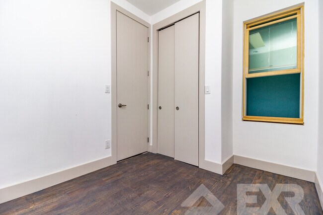 Building Photo - 18-28-28 George St