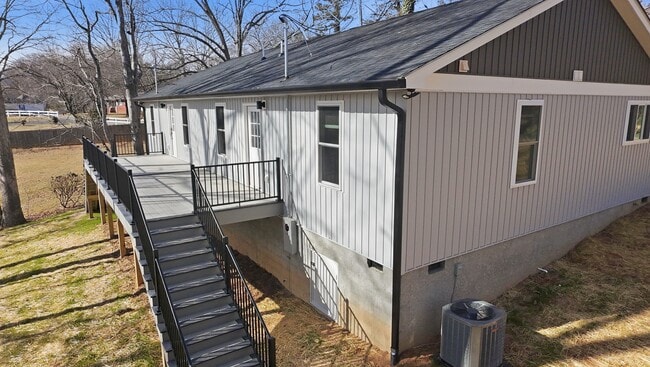 Building Photo - 8 Old Starnes Cove Rd