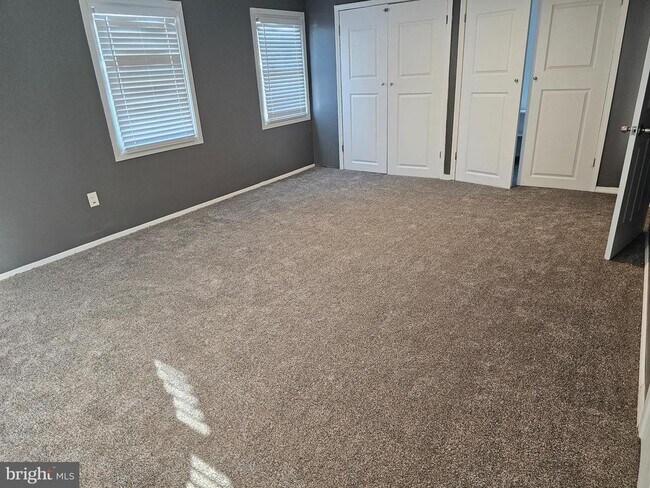 Building Photo - 12 Hasting Ln