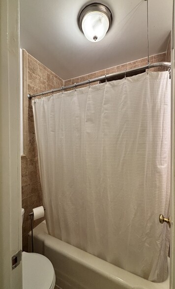 Building Photo - 118 W 72nd St