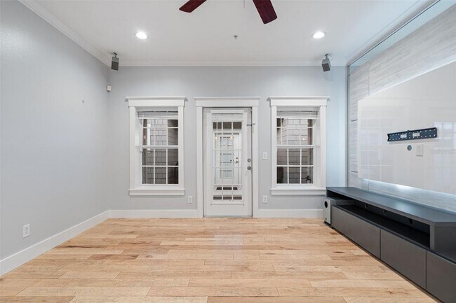 Building Photo - 5362 Chatas Ln