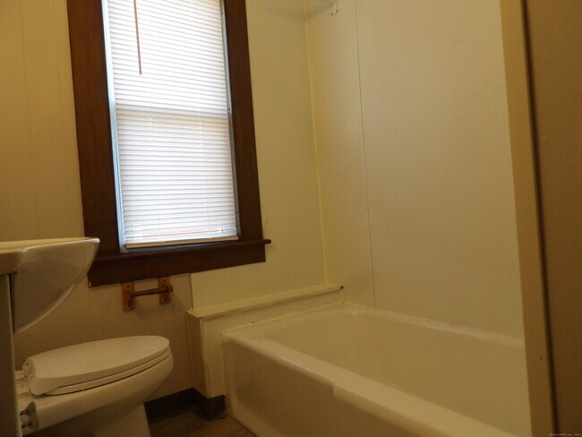 Building Photo - 172 Woodland St