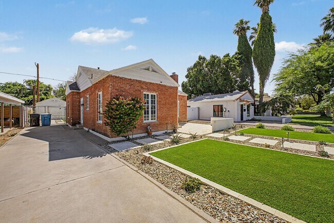 Building Photo - 311 West Campbell Ave