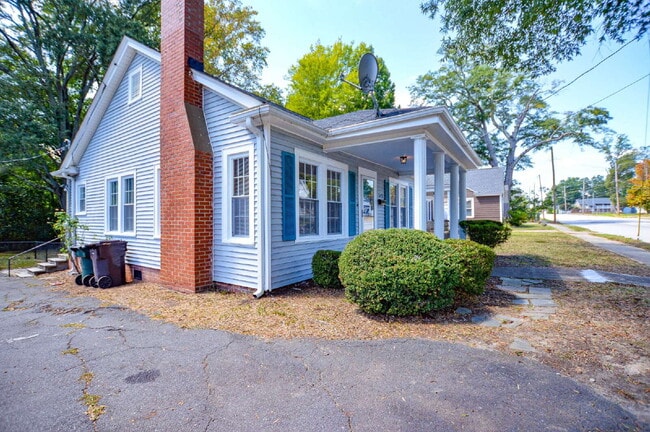 Building Photo - 542 E Black St