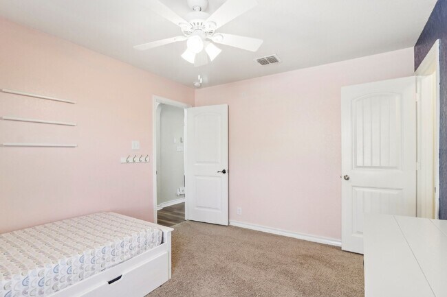 Building Photo - "Charming 4-Bedroom Oasis with custom fini...
