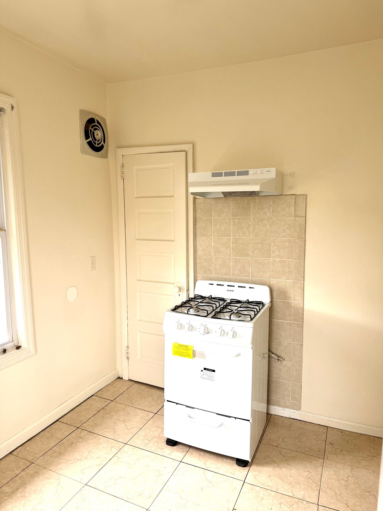 Building Photo - 45 Underhill St