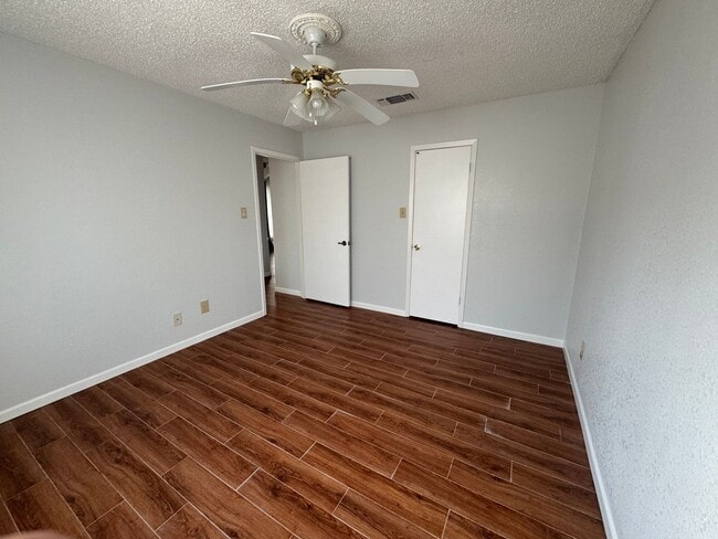 Building Photo - 807 Bass Cir