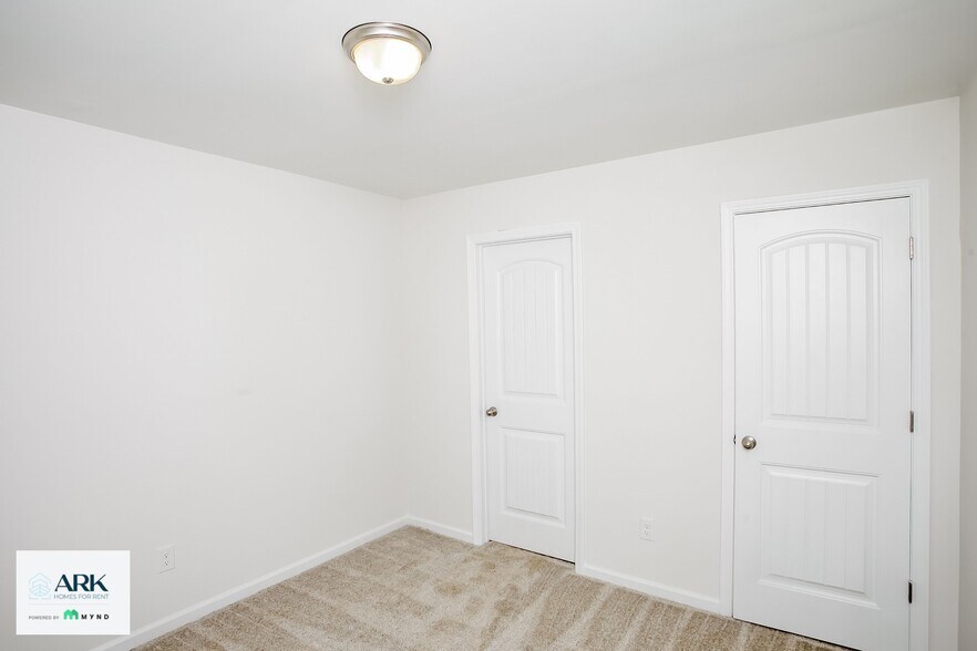 Building Photo - 472 Conifer St