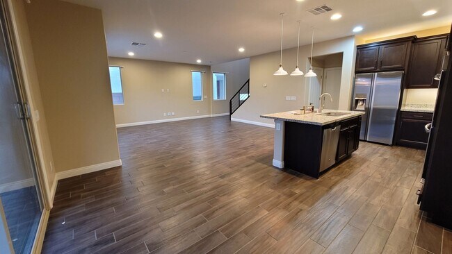 Building Photo - SW BEAUTY!!!   215/RUSSELL AREA