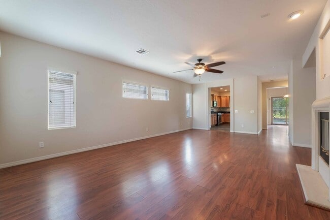Building Photo - Tranquil Oasis: Golf Course Views!