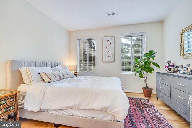 Building Photo - 5405 9th St NW